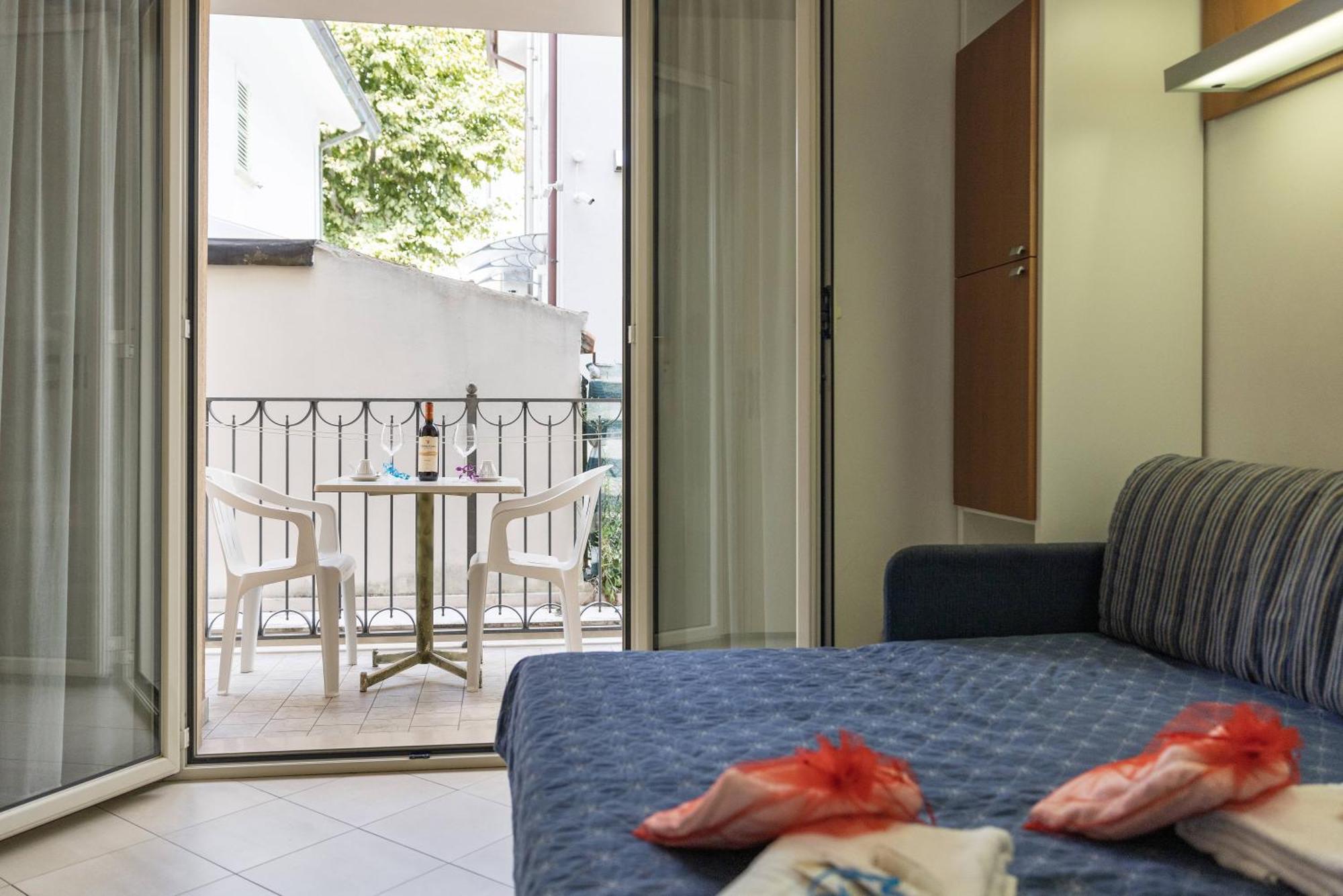 We Home - Palestrina17 - Riccione Sul Mare Экстерьер фото